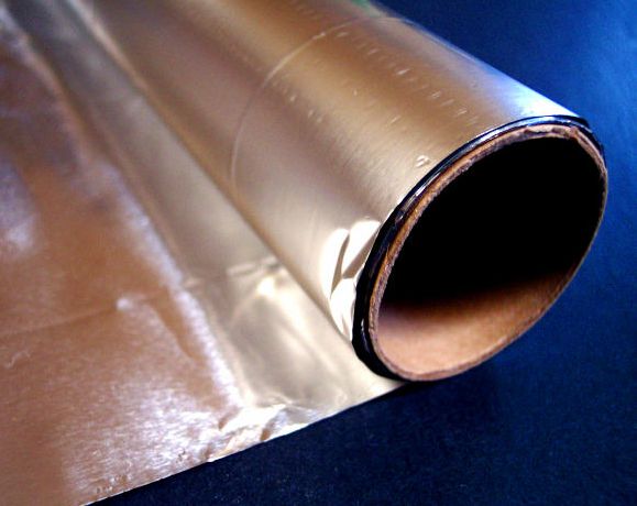 Why aluminum foil is shiny on one side