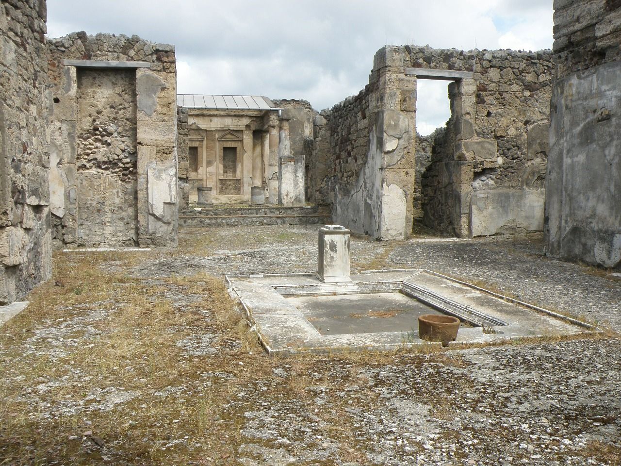 pompeii volcano statues