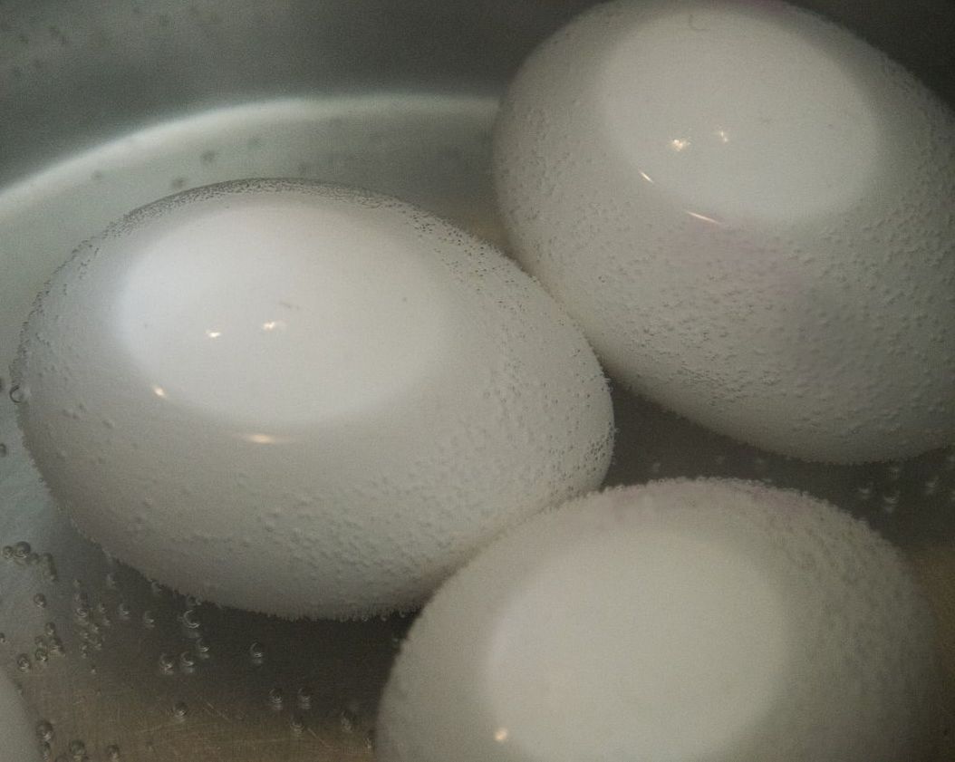 Boiled eggs sulfur smell